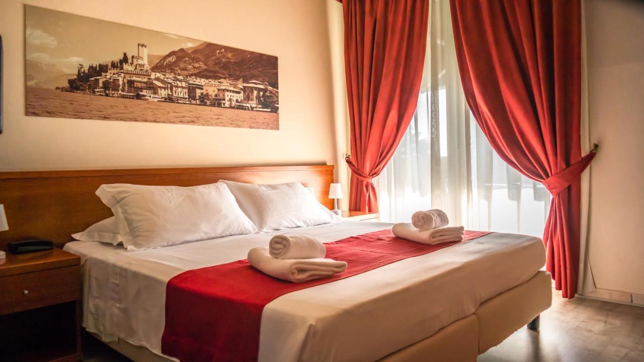 Hotel Venezia Park - Enjoy Holiday Кастельнуово-дель-Гарда Экстерьер фото