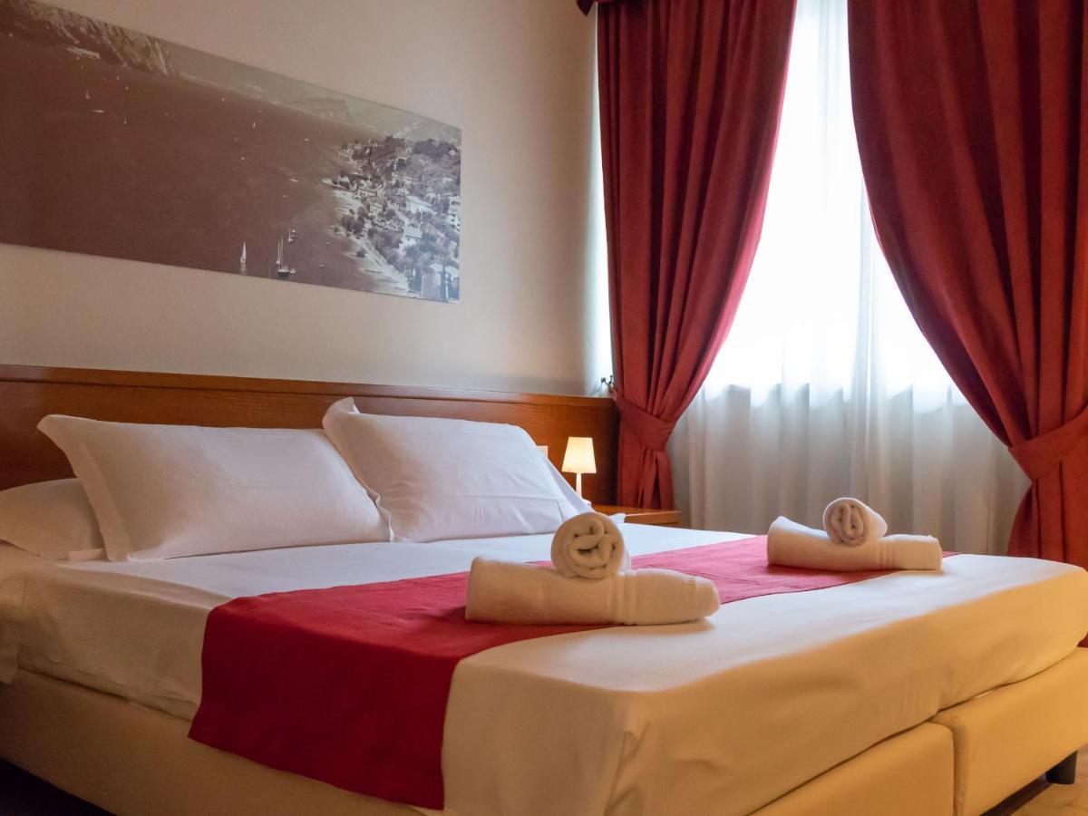 Hotel Venezia Park - Enjoy Holiday Кастельнуово-дель-Гарда Экстерьер фото