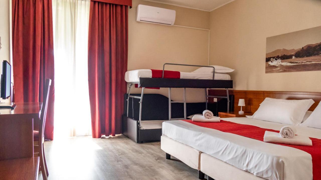 Hotel Venezia Park - Enjoy Holiday Кастельнуово-дель-Гарда Экстерьер фото
