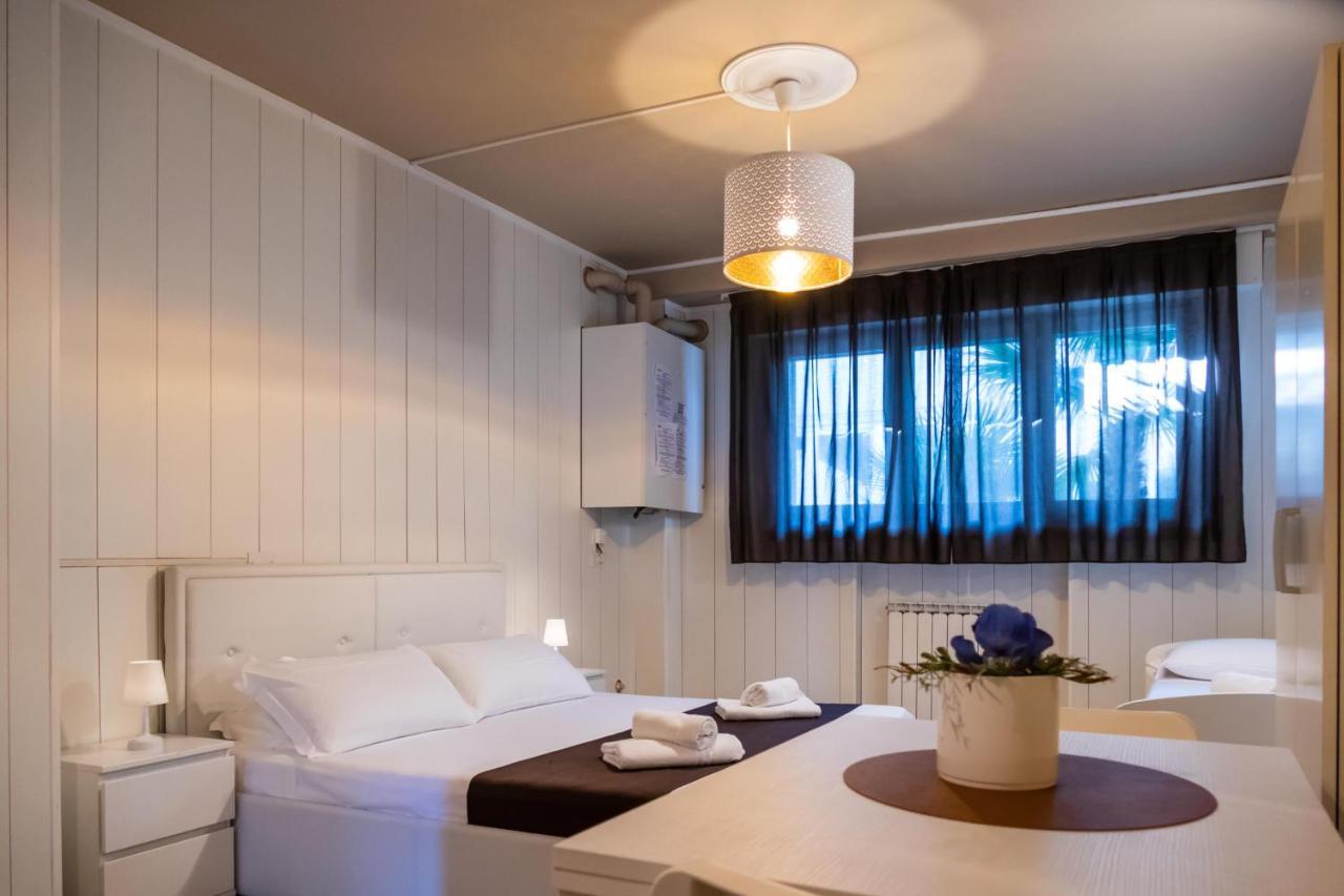 Hotel Venezia Park - Enjoy Holiday Кастельнуово-дель-Гарда Экстерьер фото