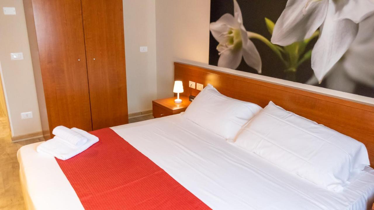 Hotel Venezia Park - Enjoy Holiday Кастельнуово-дель-Гарда Экстерьер фото