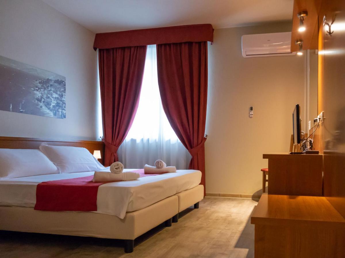 Hotel Venezia Park - Enjoy Holiday Кастельнуово-дель-Гарда Экстерьер фото