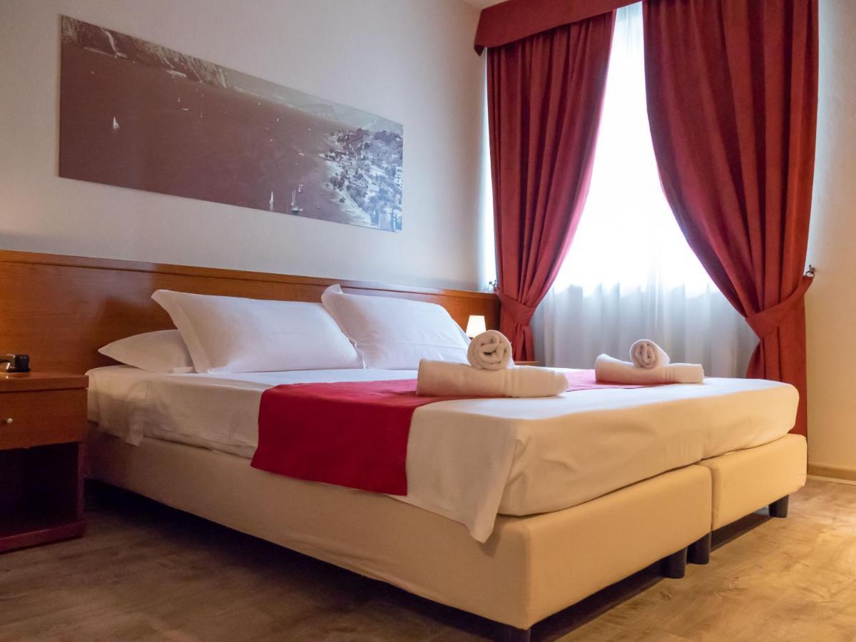 Hotel Venezia Park - Enjoy Holiday Кастельнуово-дель-Гарда Экстерьер фото