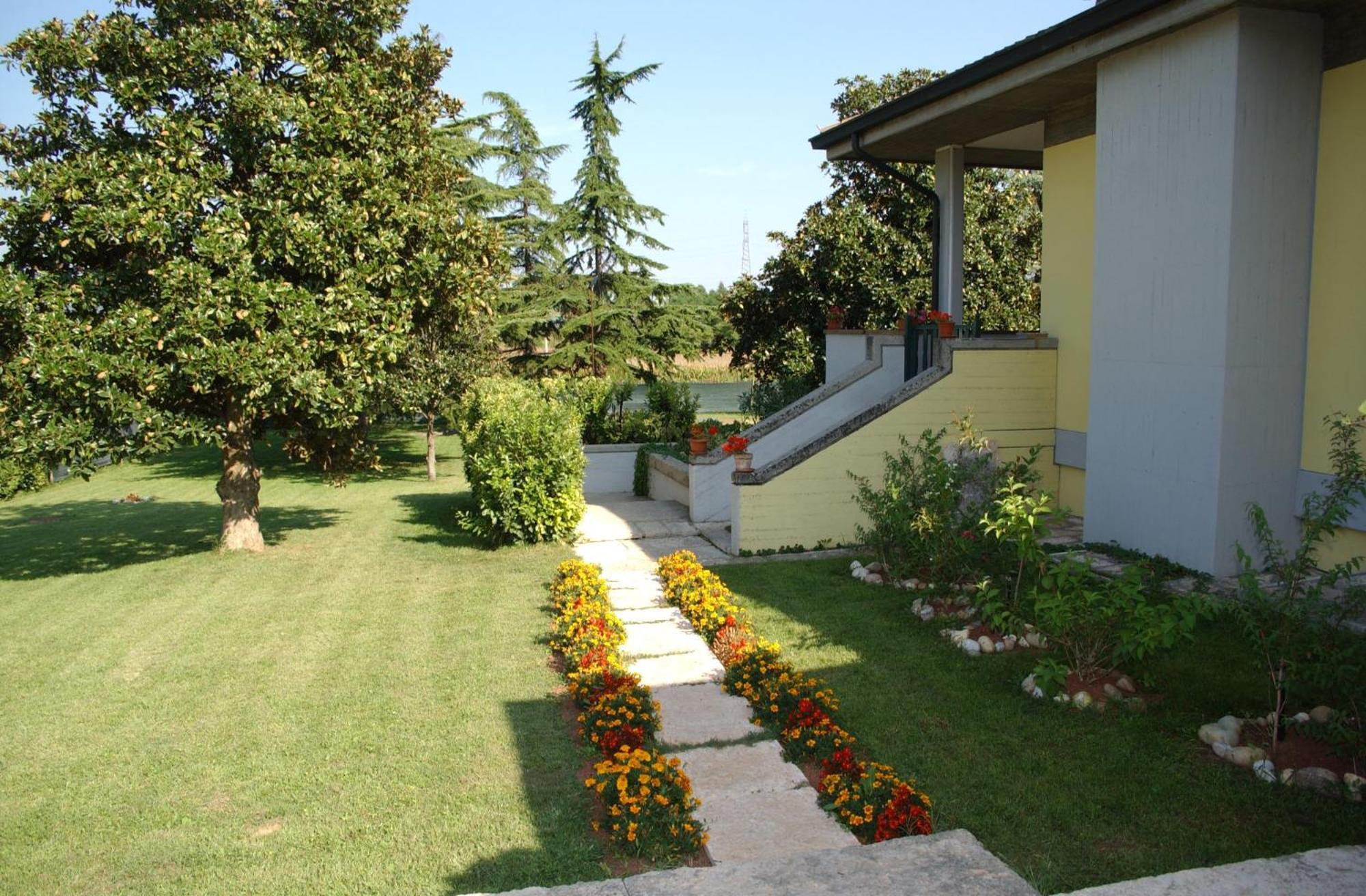 Hotel Venezia Park - Enjoy Holiday Кастельнуово-дель-Гарда Экстерьер фото