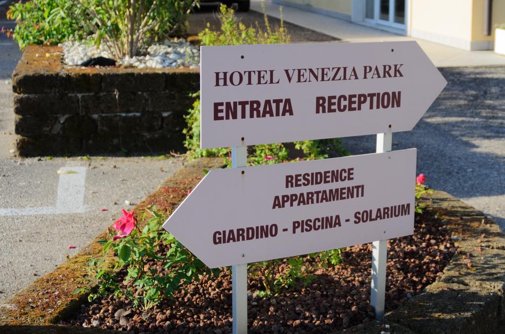 Hotel Venezia Park - Enjoy Holiday Кастельнуово-дель-Гарда Экстерьер фото