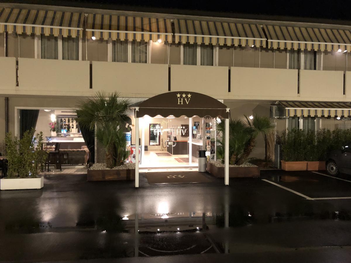 Hotel Venezia Park - Enjoy Holiday Кастельнуово-дель-Гарда Экстерьер фото