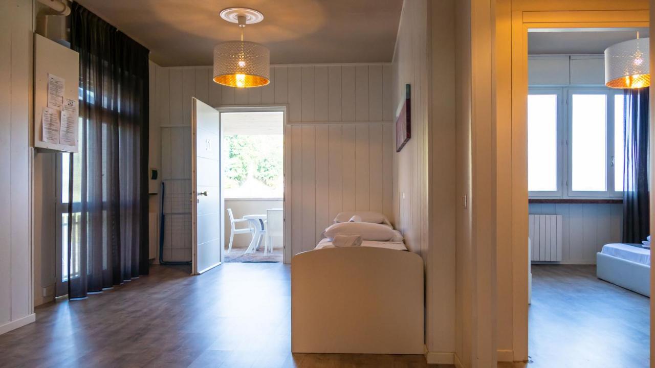 Hotel Venezia Park - Enjoy Holiday Кастельнуово-дель-Гарда Экстерьер фото