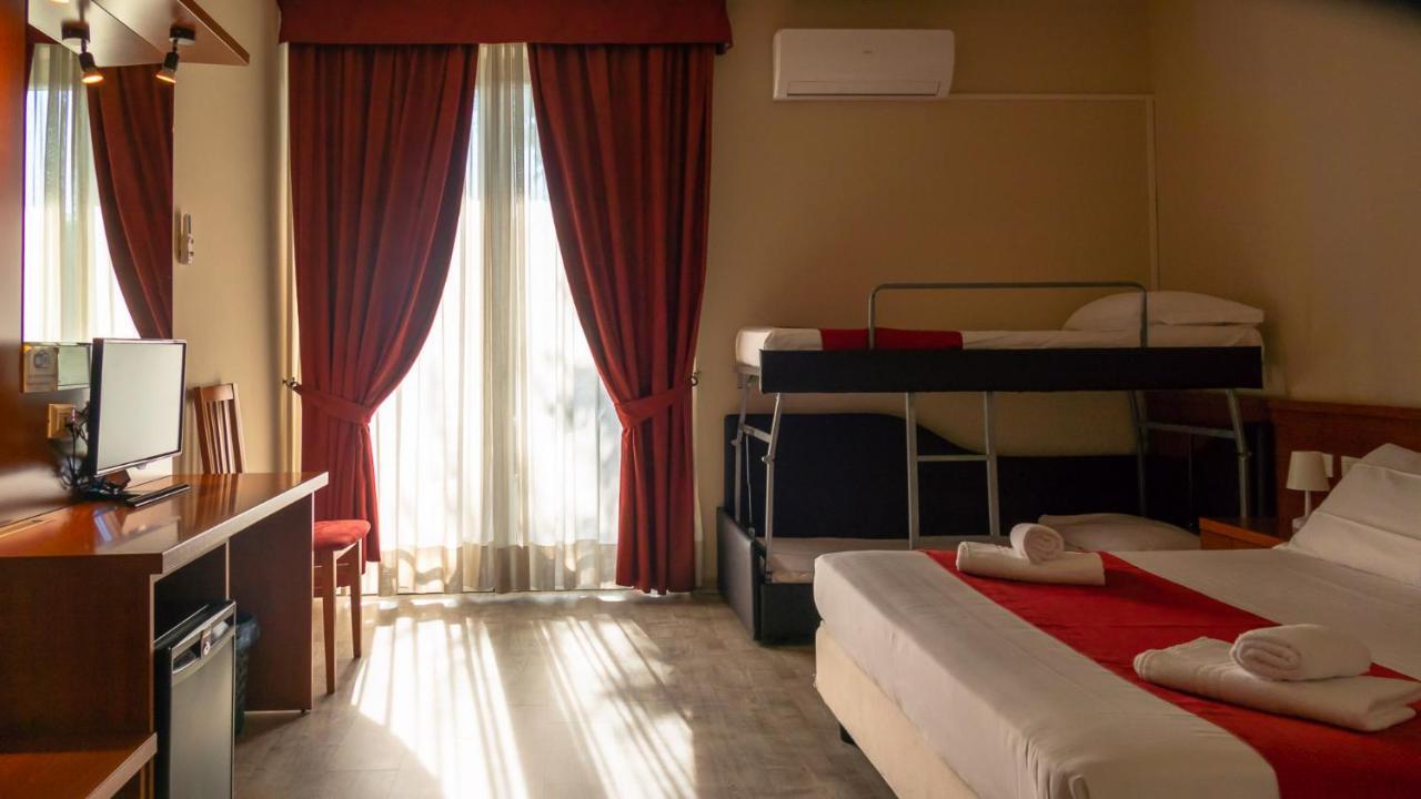 Hotel Venezia Park - Enjoy Holiday Кастельнуово-дель-Гарда Экстерьер фото