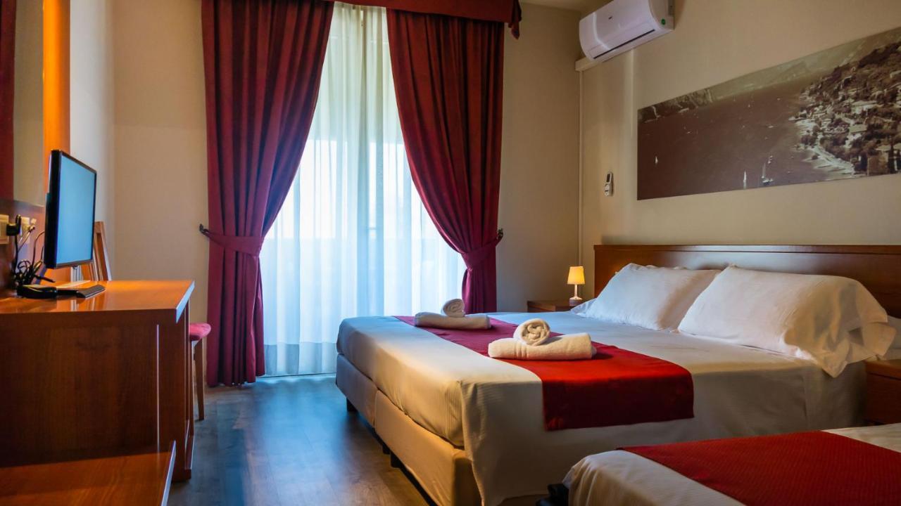 Hotel Venezia Park - Enjoy Holiday Кастельнуово-дель-Гарда Экстерьер фото
