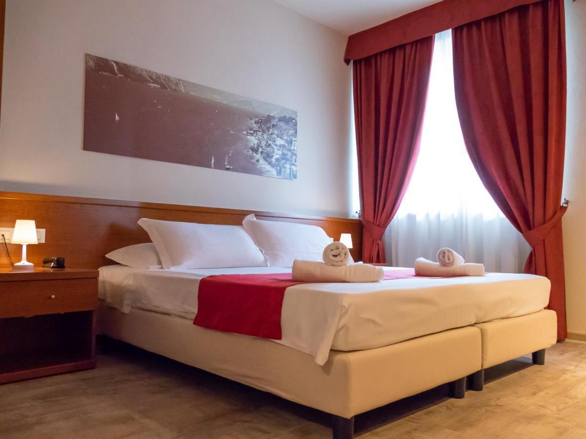 Hotel Venezia Park - Enjoy Holiday Кастельнуово-дель-Гарда Экстерьер фото