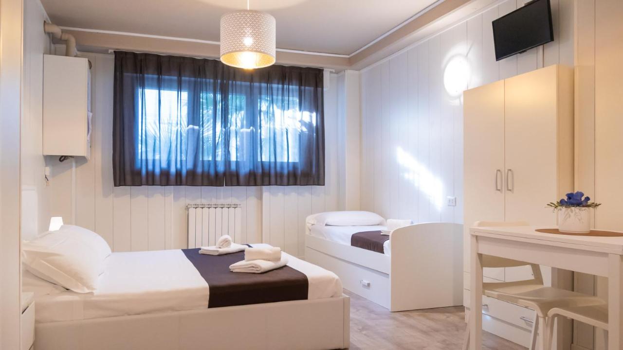 Hotel Venezia Park - Enjoy Holiday Кастельнуово-дель-Гарда Экстерьер фото