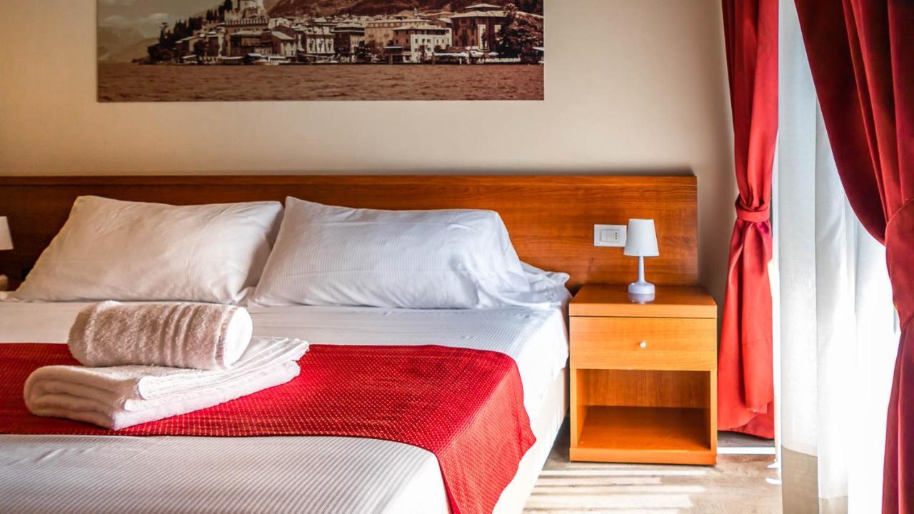 Hotel Venezia Park - Enjoy Holiday Кастельнуово-дель-Гарда Экстерьер фото